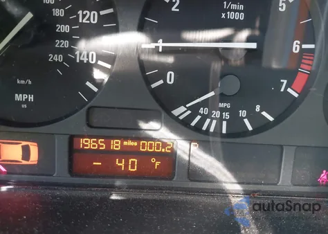 2000 BMW 528Ia z USA, uszkodzony, nr VIN WBADM6345YGU21445